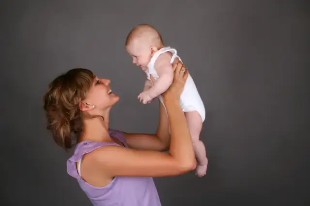 Czy samotna matka może adoptować dziecko? Wszystko o prawach i wyzwaniach adopcji w Polsce