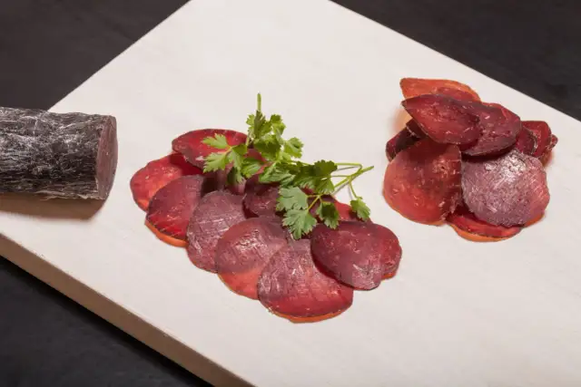 Gdzie kupić kiełbasę z konia? Sprawdź najlepsze miejsca w Polsce