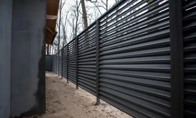 Ogrodzenie żaluzjowe jak zrobić - krok po kroku z praktycznymi wskazówkami