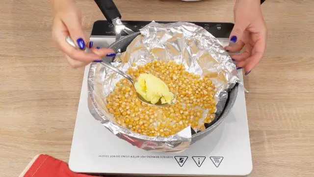 Czy popcorn do mikrofali można zrobić na patelni? Oto jak to zrobić!