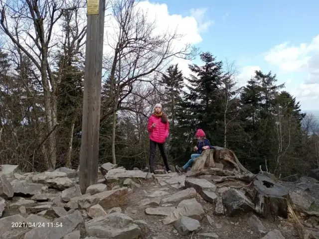 Kulinarne skarby Świętej Katarzyny: Gdzie zjeść po górskiej wędrówce?