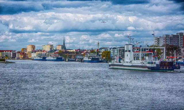 Jak dojechać do Świnoujścia pociągiem? Twój przewodnik z promem!