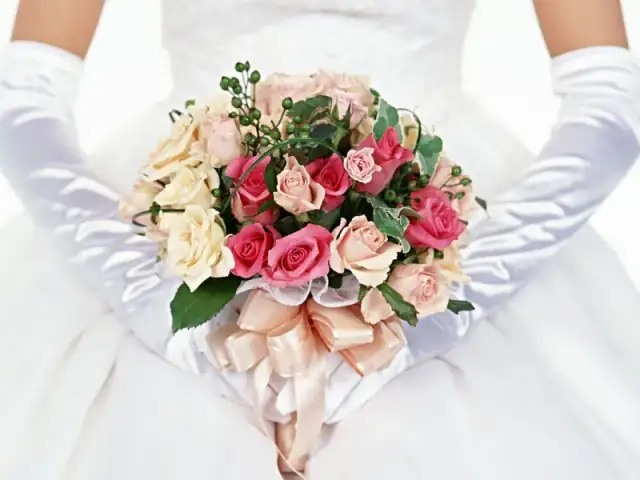 Jakie bukiety najlepiej pasują do sukni ślubnej princessa?