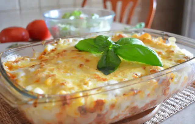 Zapiekanka z beszamelem: Sekretny przepis na idealny sos i danie