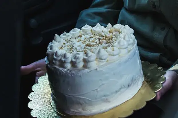 Jak bezpiecznie przewieźć tort? Sprawdzone metody krok po kroku