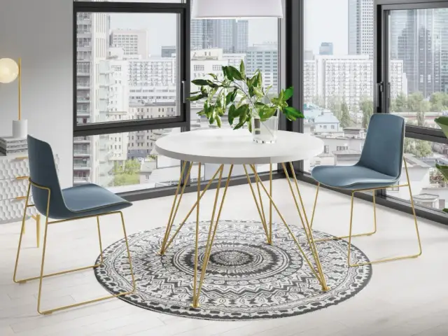 Czym przykryć stół w salonie, aby stworzyć wyjątkową atmosferę?