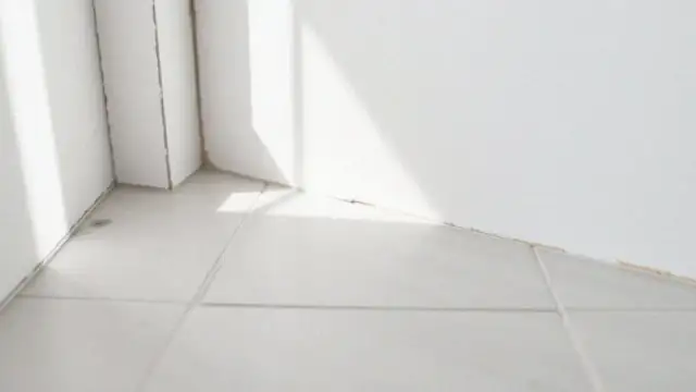 Jak prawidłowo wyrównać ściany pod glazurę - skuteczne metody i materiały