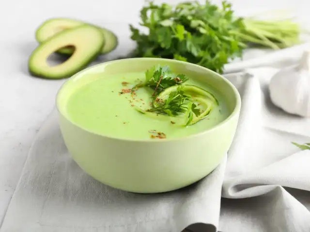 Kolendra w zupach: 12 przepisów, które odmienią Twoje gotowanie!