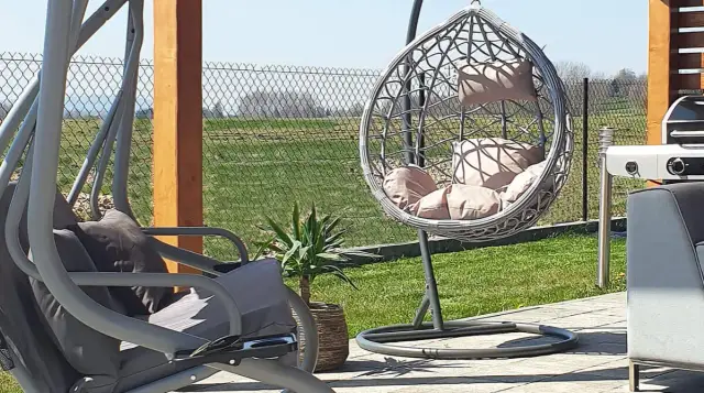 Bocianie gniazdo czy krzesło brazylijskie: które lepiej wybrać?