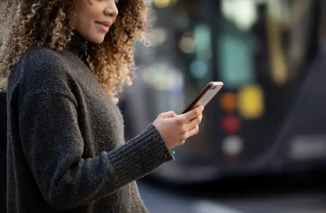 Lider Rynku kontra Konkurencja: Która Platforma Wygrywa w Polsce?