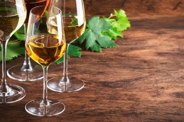 Ile kalorii ma butelka wina wytrawnego? Zaskakujące fakty o kaloriach