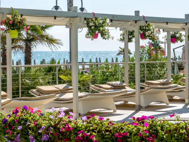 Hotel Nettuno Jesolo: Vacanze 4* Fronte Mare, Famiglia & Benessere