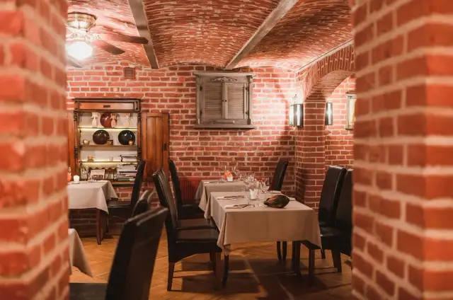 Gdzie zjeść w Krośnie? Odkryj najlepsze restauracje i smaki