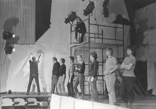 Jak aktor poruszający kukiełkami zmienia świat teatru lalek