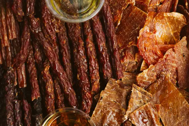 Szukasz suszonej wołowiny 1kg? Odkryj najlepsze oferty i korzyści