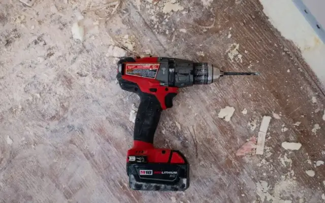 Jak wiercić w kafelkach bez pęknięć – proste kroki i sprawdzone porady