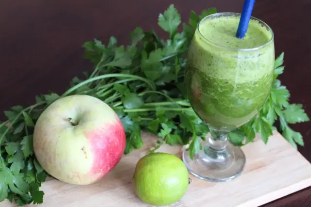 Koktajl z pietruszki i cytryny: zdrowy przepis na orzeźwienie