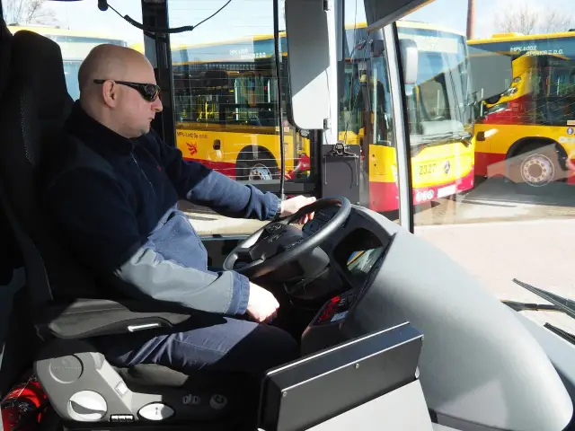 Ile zarabia kierowca autobusu MPK Łódź? Zaskakujące zarobki w branży!