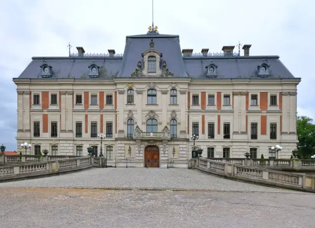 Pałac w Pszczynie - Odkryj jego fascynującą historię i tajemnice