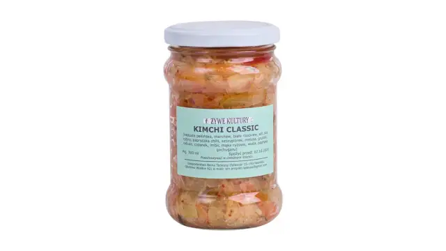 Słoik z kimchi z etykietą "KIMCHI CLASSIC" na białym tle.