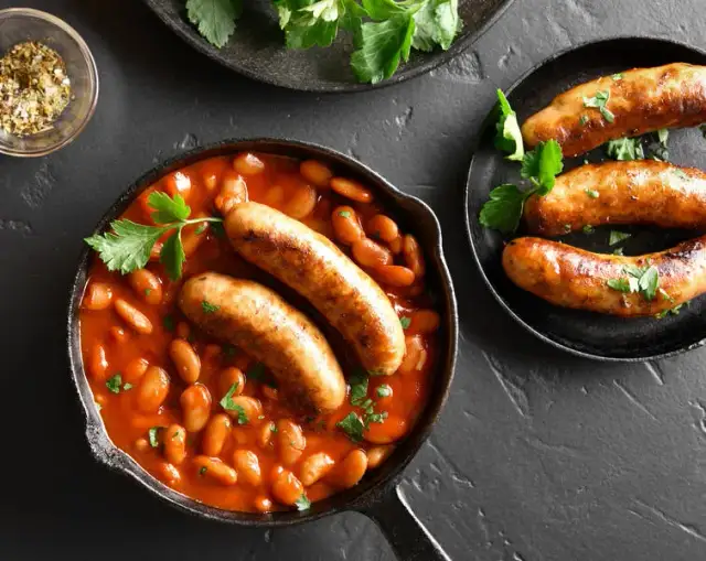 Pyszne pomysły na obiad z kiełbasą, które zaskoczą Twoje podniebienie