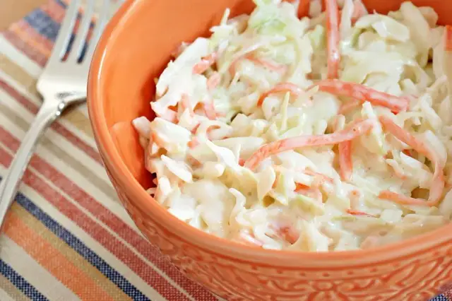 Jak zrobić surówkę colesław jak z KFC, która zachwyci smakiem