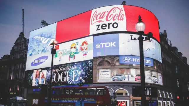 Praca po studiach marketingowych: Jak uniknąć trudności w karierze?