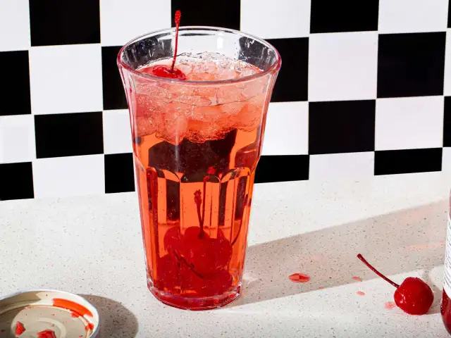 Jak przygotować idealny drink shirley temple – przepisy i historie