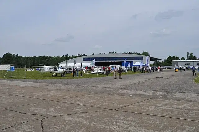 Jak dojechać z Częstochowy do lotniska Rudniki? Pełna informacja i porady