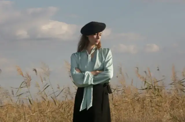 Czarna spódnica maxi stylizacje, które odmienią Twój styl na każdą okazję