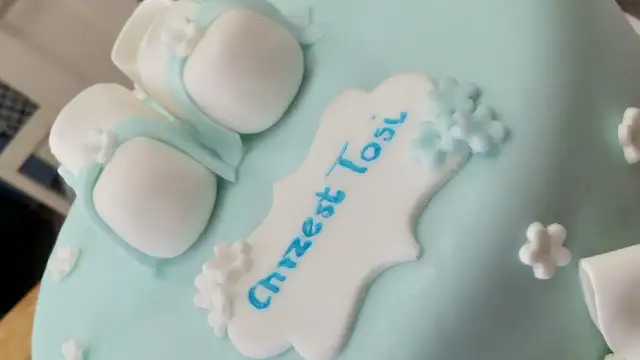 Jak samemu udekorować tort na chrzest, aby zachwycić gości?