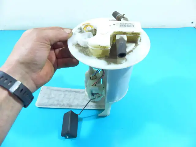 Lokalizacja pompy paliwa w Toyota Yaris: Kompletny poradnik naprawy