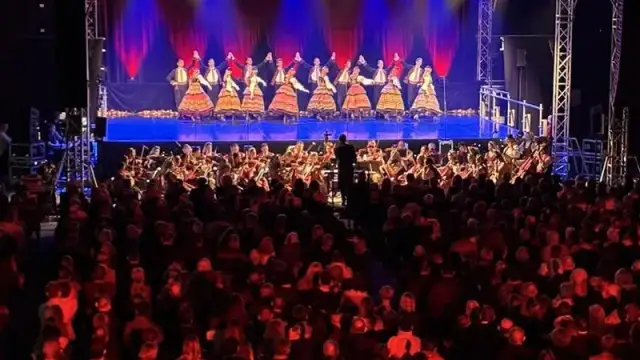 Ile trwa koncert Mazowsza? Zaskakujące różnice w czasie trwania!