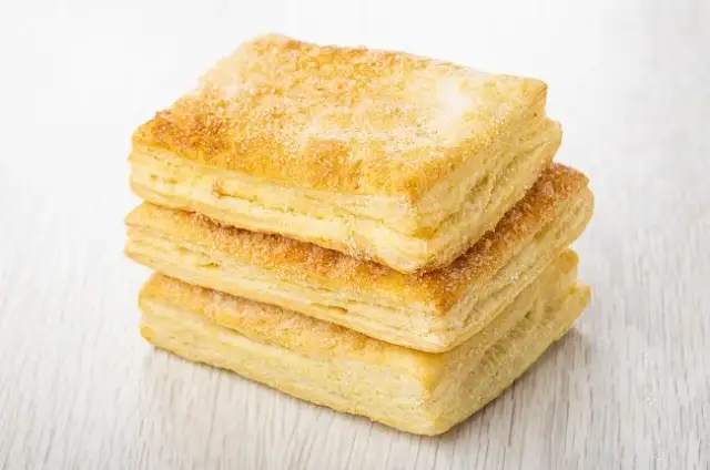 Ile kcal ma ciasto francuskie? Poznaj prawdziwą kaloryczność!