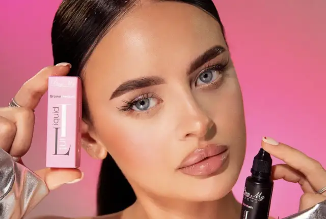 Jak totalnie odmienić brwi? Farbki dają zaskakujący efekt