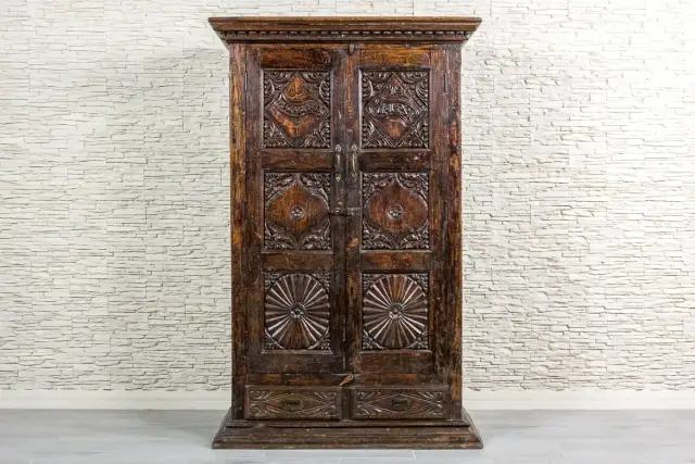 Stara szafa czego jest symbolem? Odkryj jej głęboką symbolikę w Narnii