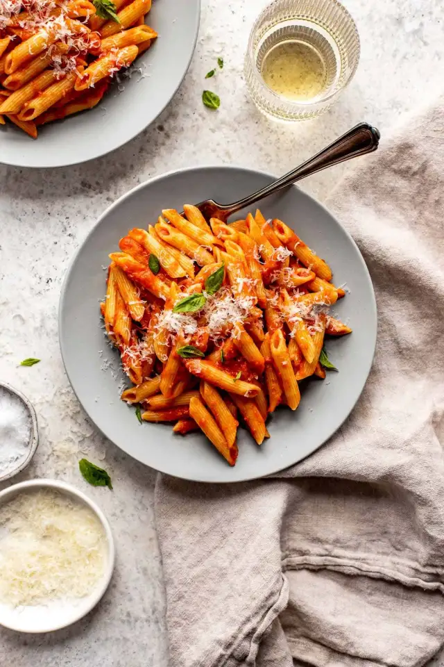 Penne pomodoro: Prosty przepis na pyszny makaron w 30 minut