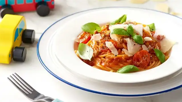 Szybkie spaghetti bolognese z pomidorami z puszki - prosta receptura