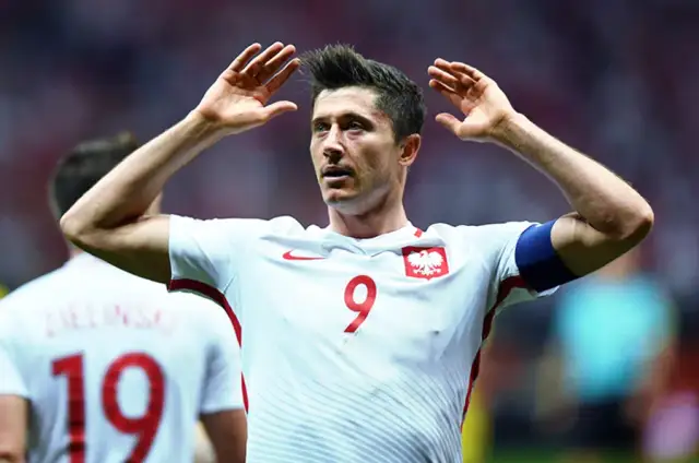 Ile zarabia piłkarz w 1 lidze polskiej? Zaskakujące fakty o wynagrodzeniach