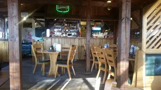 Gdzie zjeść na autostradzie w Austrii? Odkryj najlepsze miejsca na posiłek