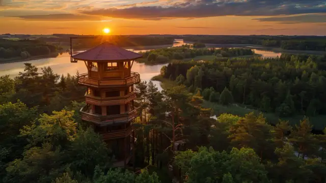 Wieża widokowa Mikołajki: Czy panorama Mazur jest warta wspinaczki?