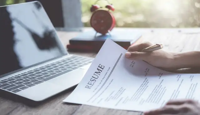 Jak napisać życiorys na studia, aby wyróżnić się w rekrutacji