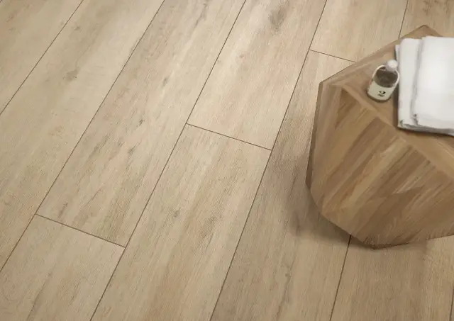 Płytki podłogowe jak parkiet - elegancja drewna bez problemów z utrzymaniem