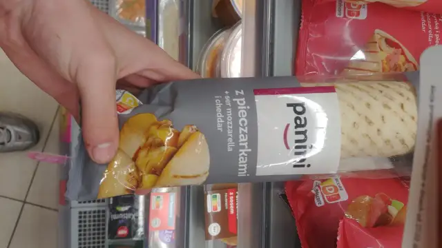 Ile kcal ma panini z Żabki? Dokładna kaloryczność wszystkich rodzajów