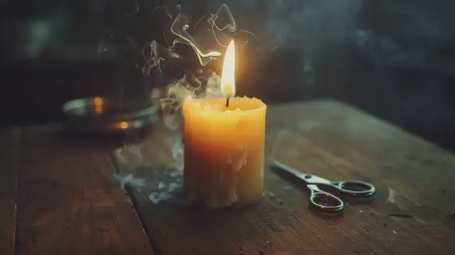 Nożyczki do knotów: Jak używać nożyczek do przycinania knotów świec