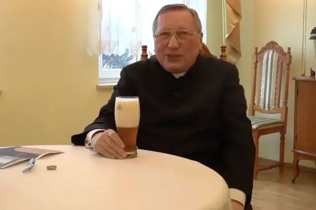 Czy ksiądz może pić alkohol? Odkryj zasady i ograniczenia w Kościele
