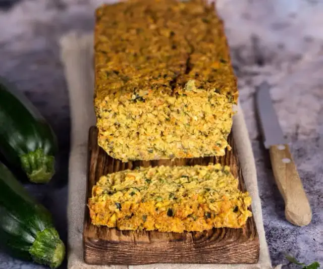 Ile piec pasztet z cukinii, aby był idealnie puszysty i smaczny?