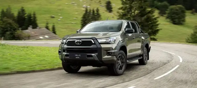 Ile trwa transport samochodu z fabryki do salonu Toyota? Sprawdź to!