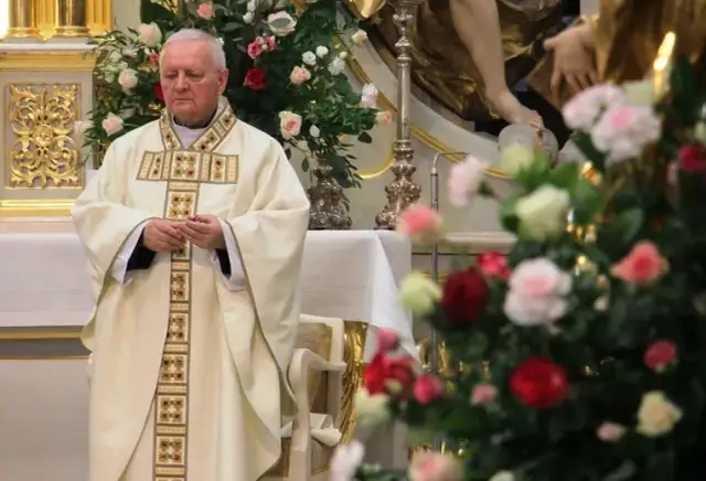 Kto może odprawiać mszę świętą? rola i obowiązki celebransa w liturgii