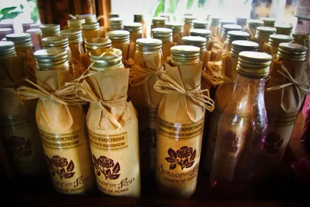 Jakie pamiątki z Bułgarii warto przywieźć, aby zachować wspomnienia?